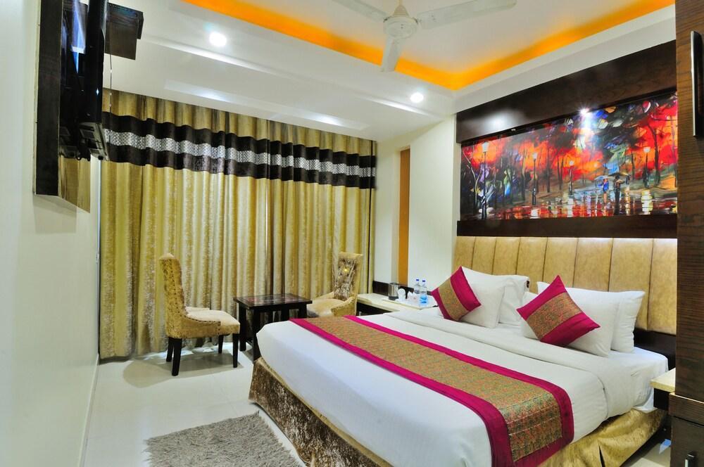 Sai Miracle - Luxury Living Hotel New Delhi Bagian luar foto