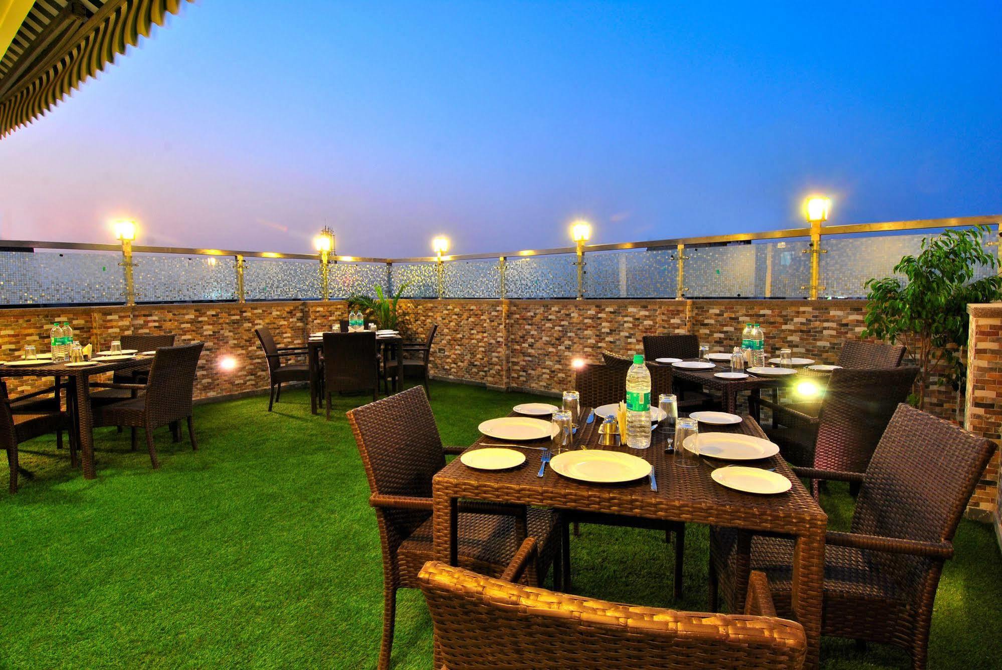 Sai Miracle - Luxury Living Hotel New Delhi Bagian luar foto