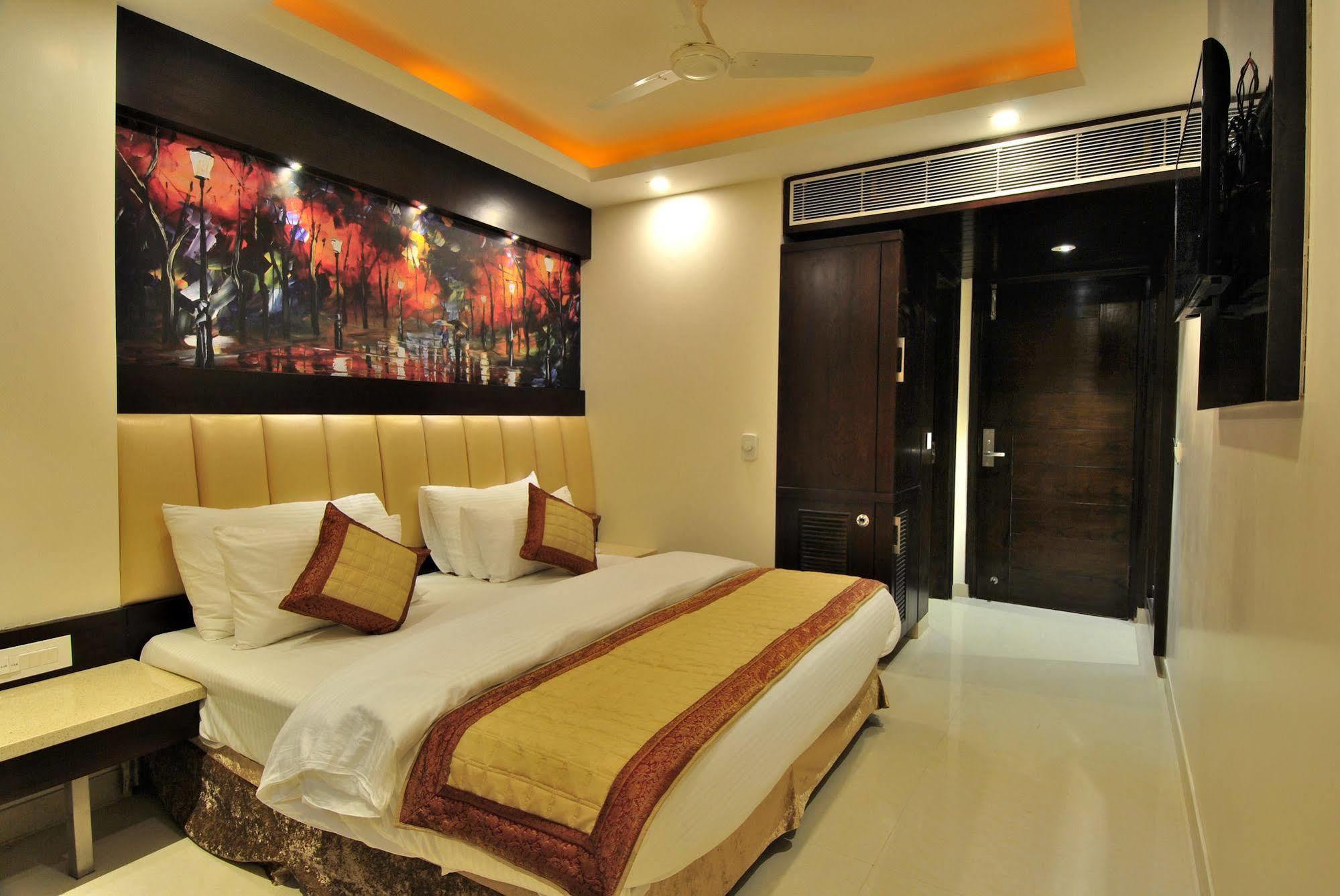 Sai Miracle - Luxury Living Hotel New Delhi Bagian luar foto