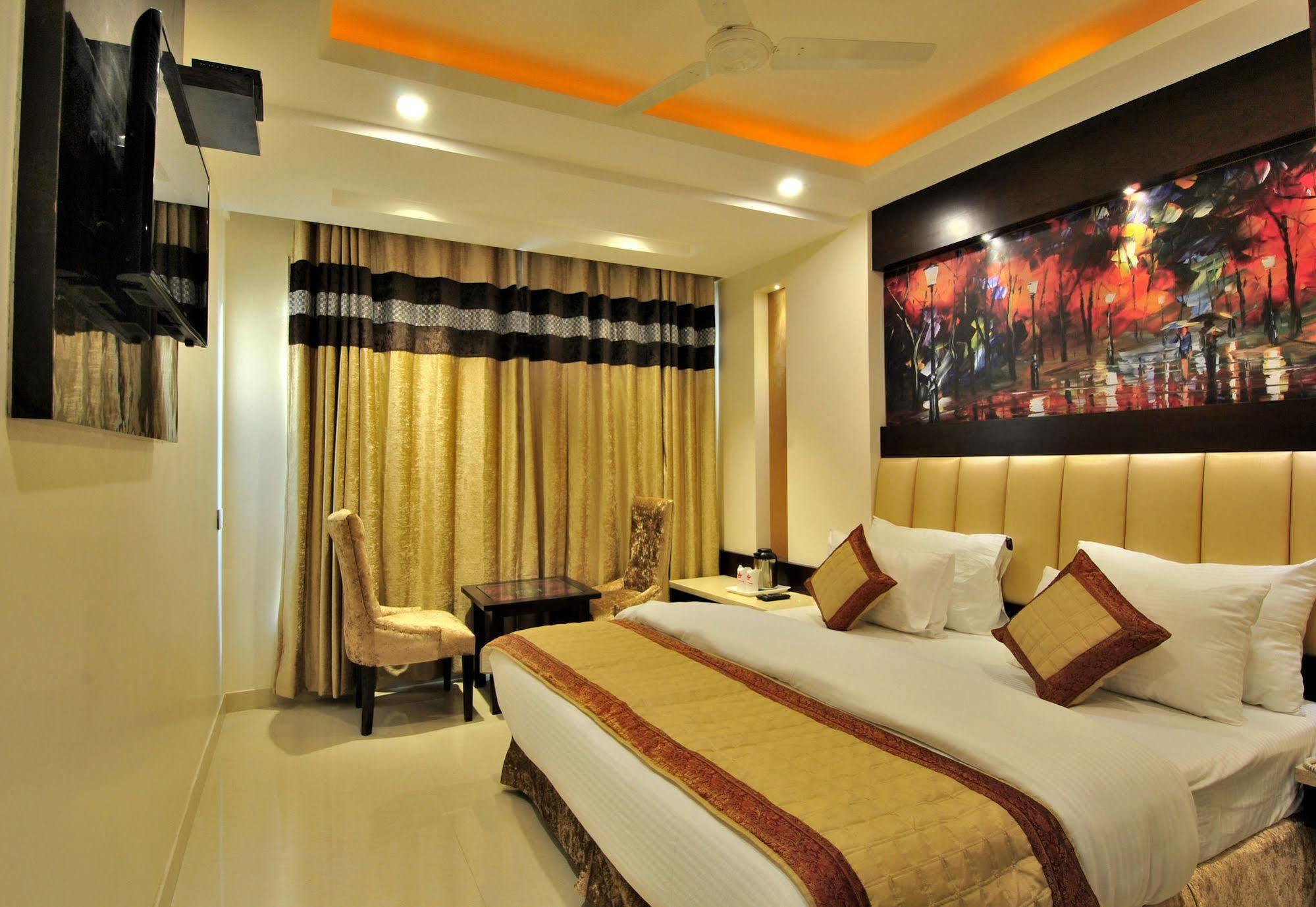 Sai Miracle - Luxury Living Hotel New Delhi Bagian luar foto