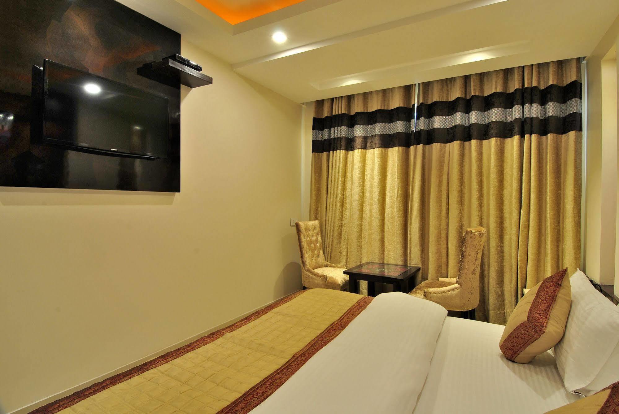 Sai Miracle - Luxury Living Hotel New Delhi Bagian luar foto