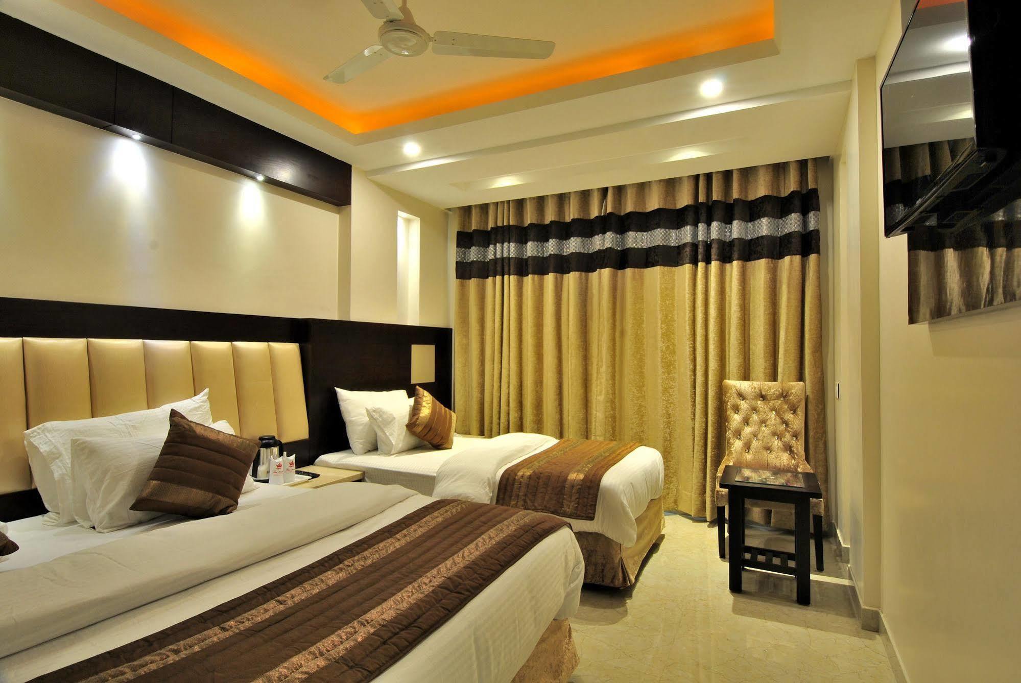 Sai Miracle - Luxury Living Hotel New Delhi Bagian luar foto