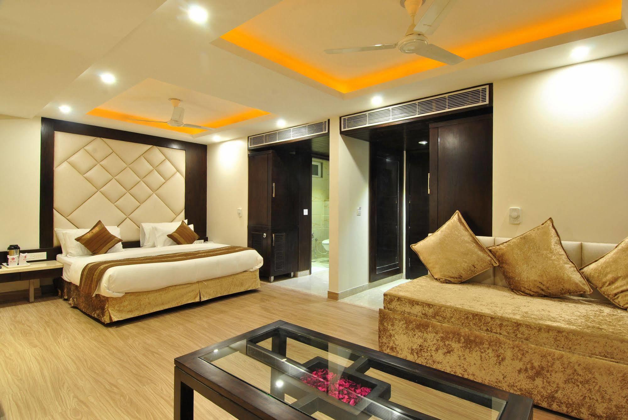 Sai Miracle - Luxury Living Hotel New Delhi Bagian luar foto